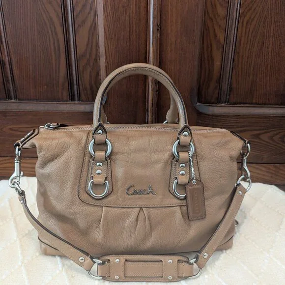 Classic Coach Leather Satchel Handbag - Picture 2 of 13